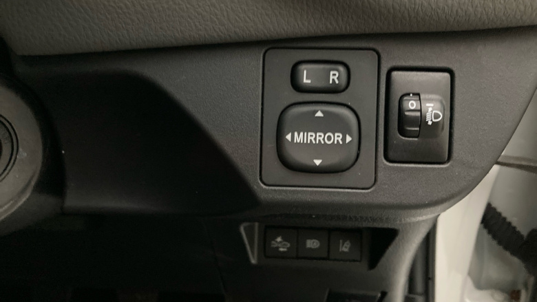 Toyota Yaris 1.5 VVT-i Icon Tech 5dr Petrol Hatchback